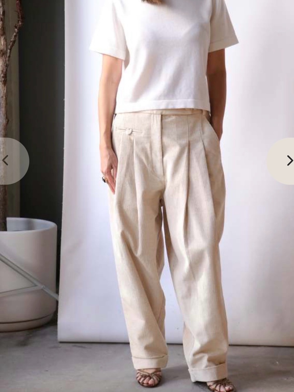 CORDERA
CORDUROY CARROT PANTS - OFF WHITE